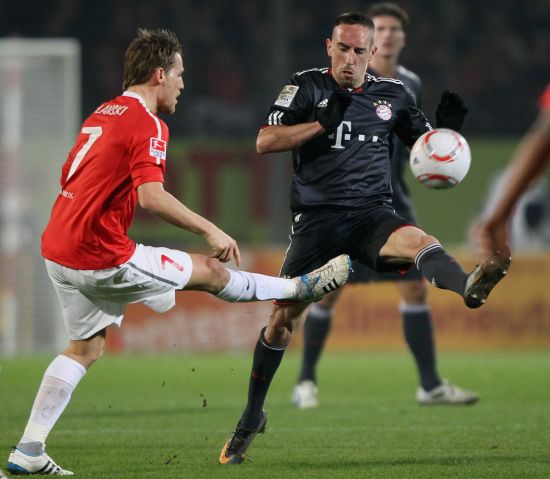 着巨大的挑 着巨大的挑